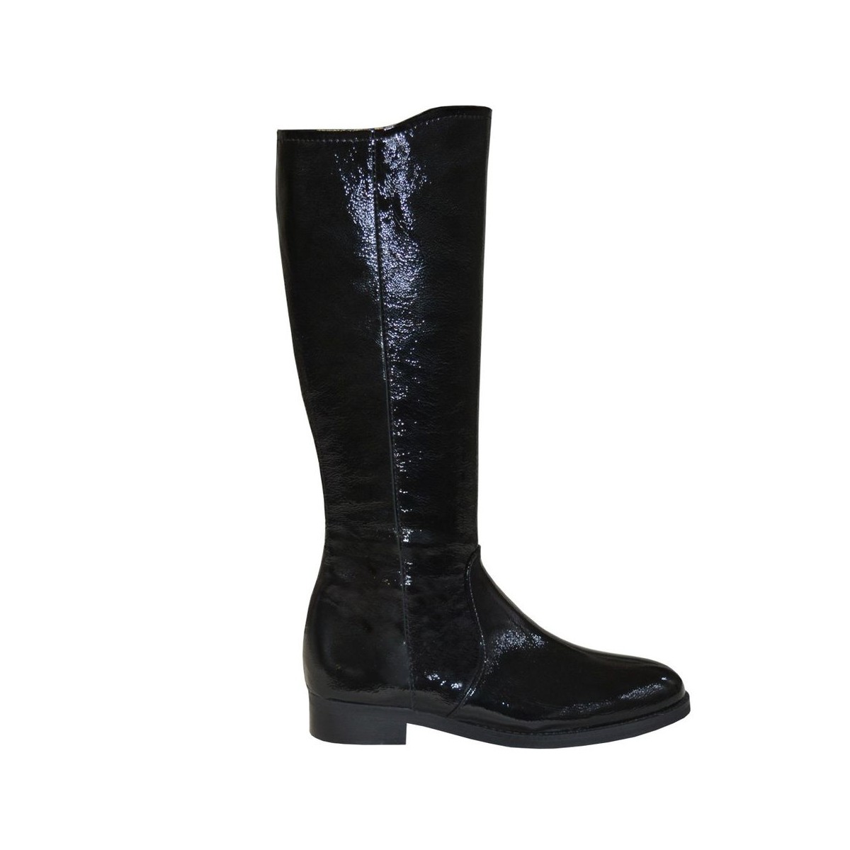 Lou boots Veronika