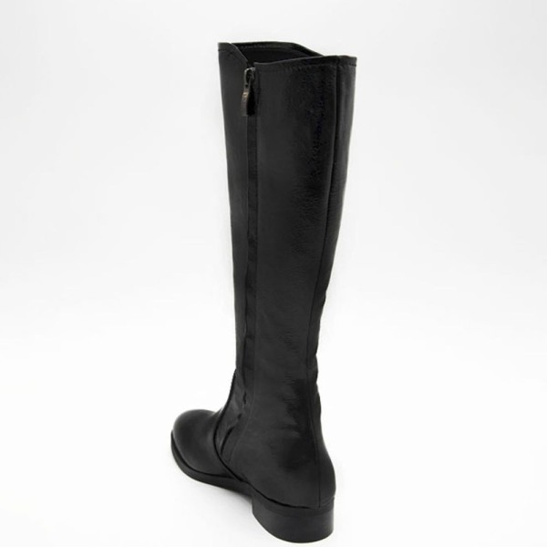 Lou boots Veronika