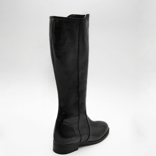 Lou boots Veronika