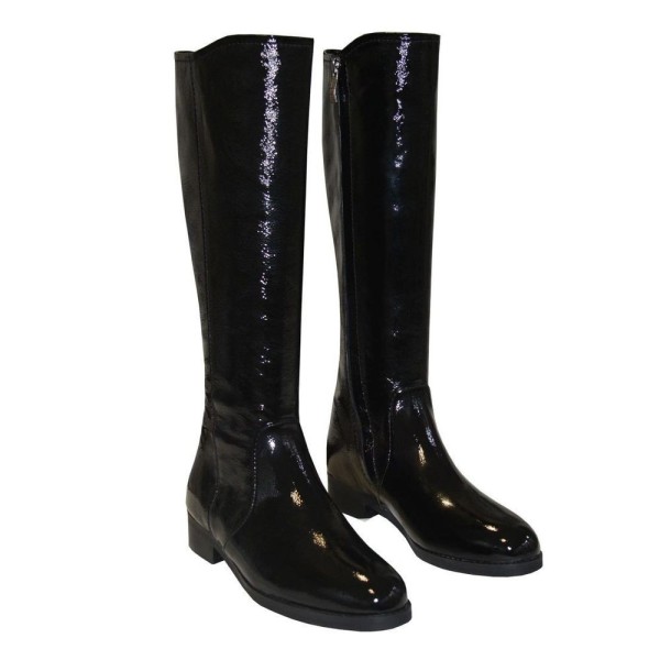 Lou boots Veronika