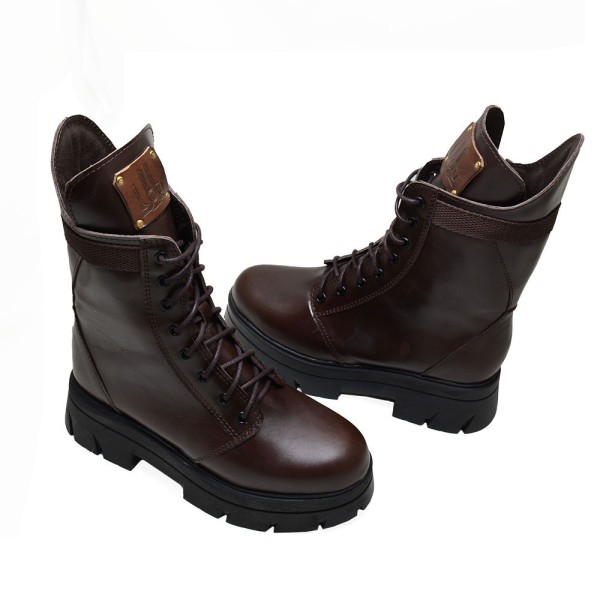 Lou boots Avril