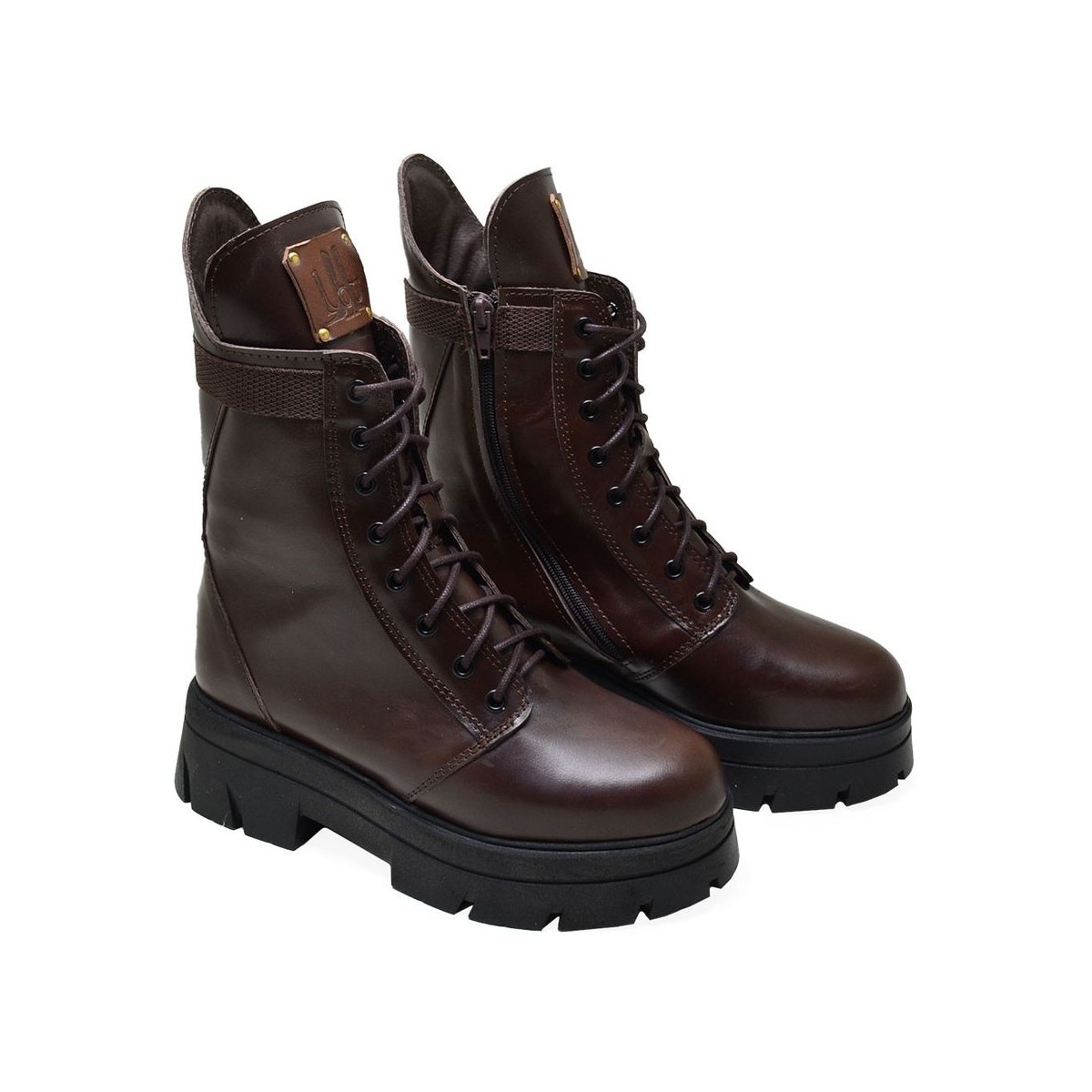 Lou boots Avril