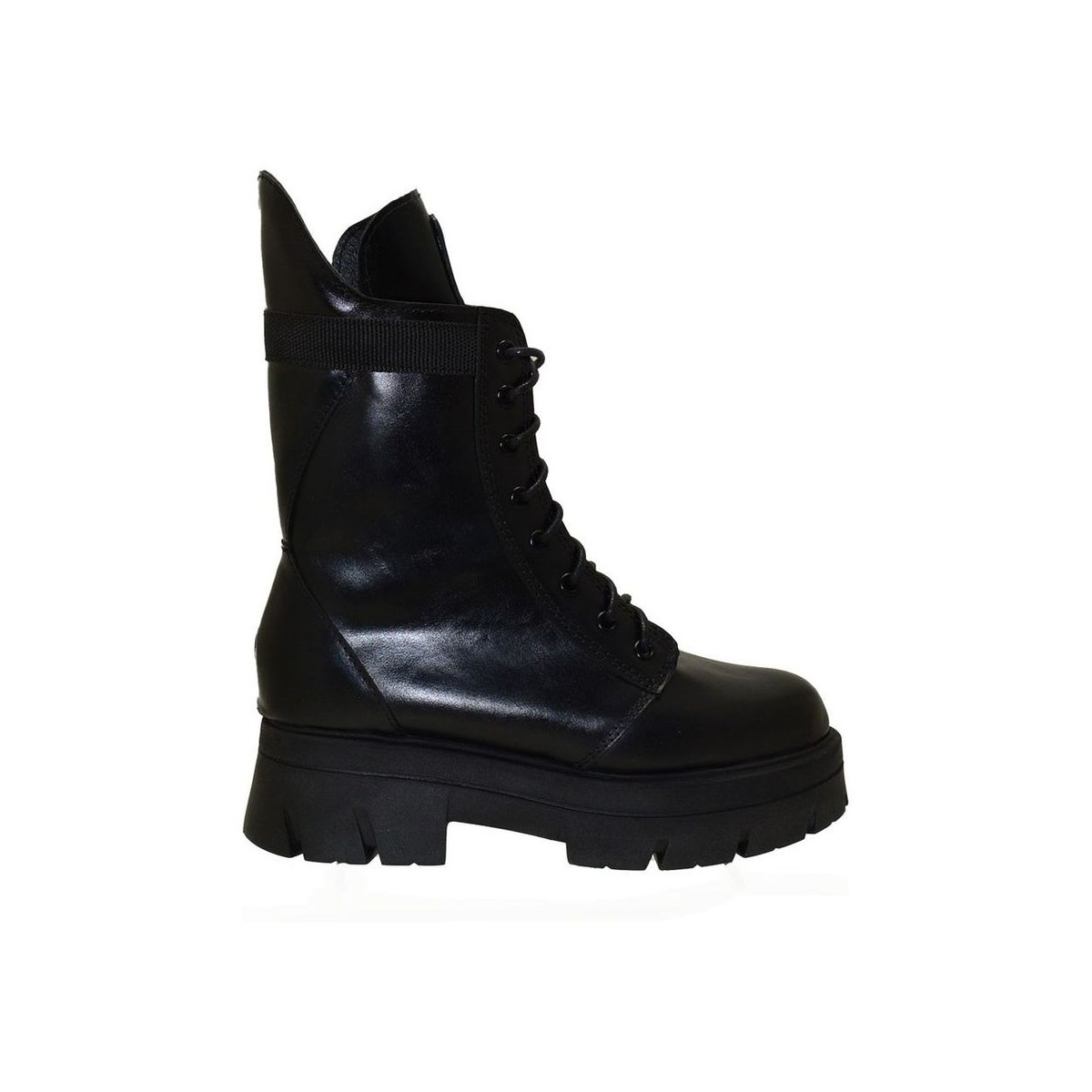 Lou boots Avril