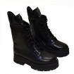 Lou boots Avril