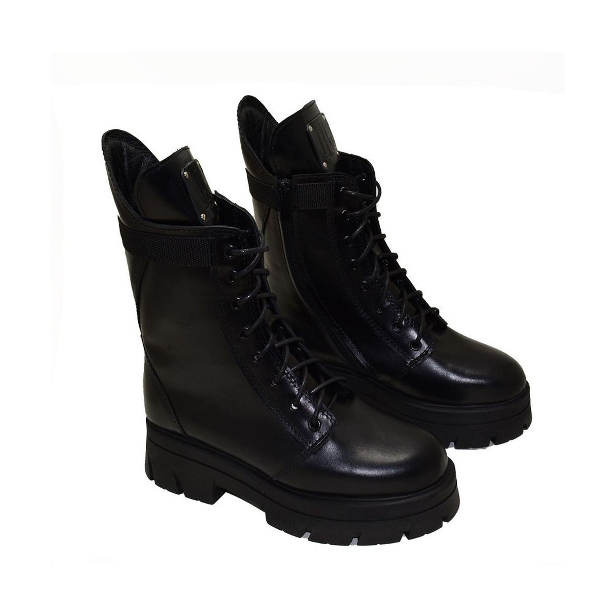 Lou boots Avril