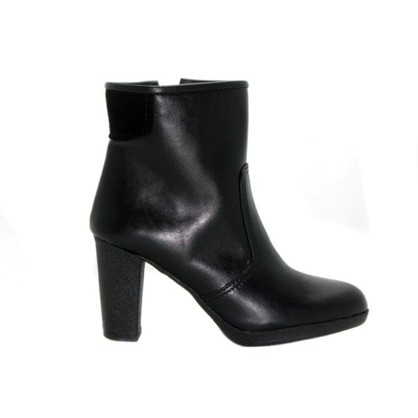 LOU BOOTIES  -  NORA