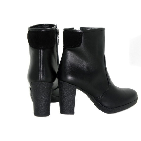 LOU BOOTIES  -  NORA