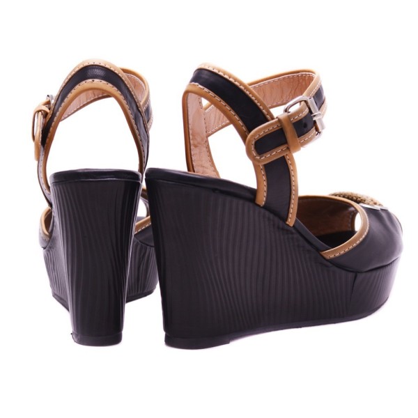 LOU sandals - RIHANNA!.