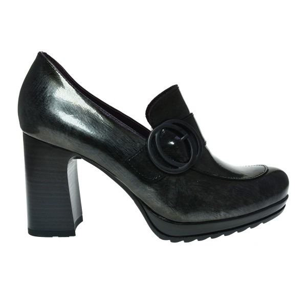 Jose Saenz pumps Marina