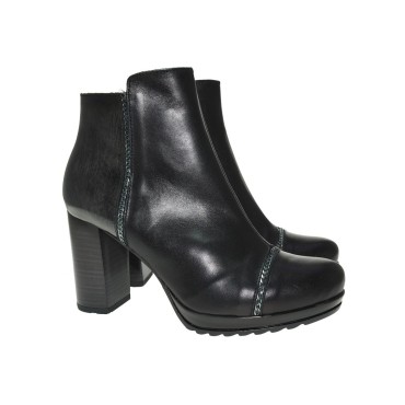 Jose Saenz booties  Rafaela