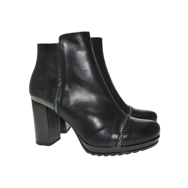 Jose Saenz booties  Rafaela