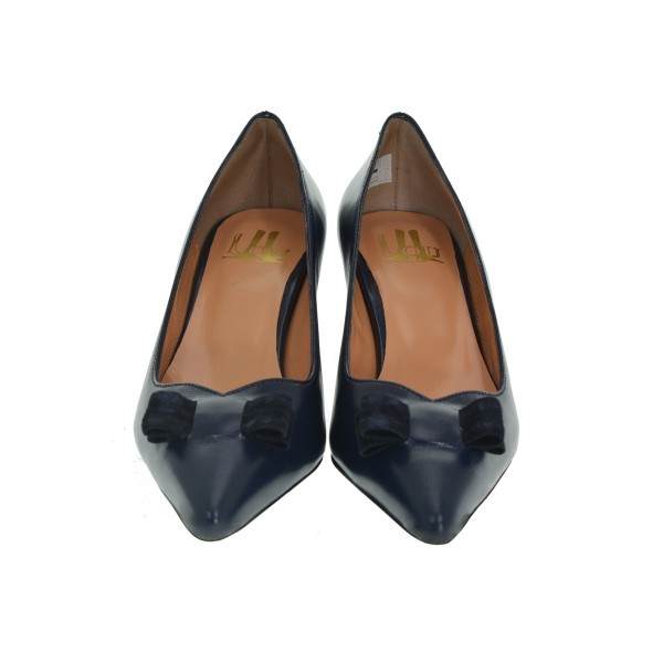 Lou pumps Vera