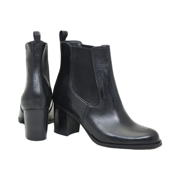 Lou booties Mona