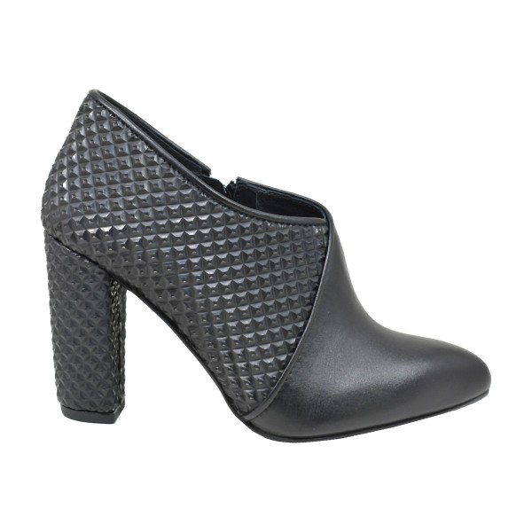 Lou booties Lucie