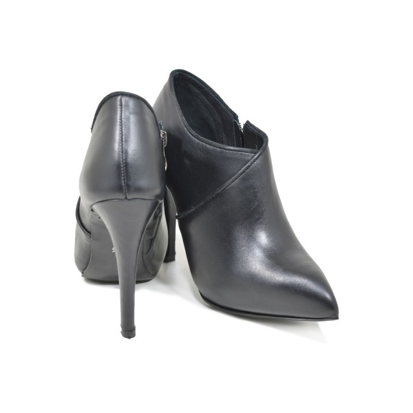 Lou booties Mariah