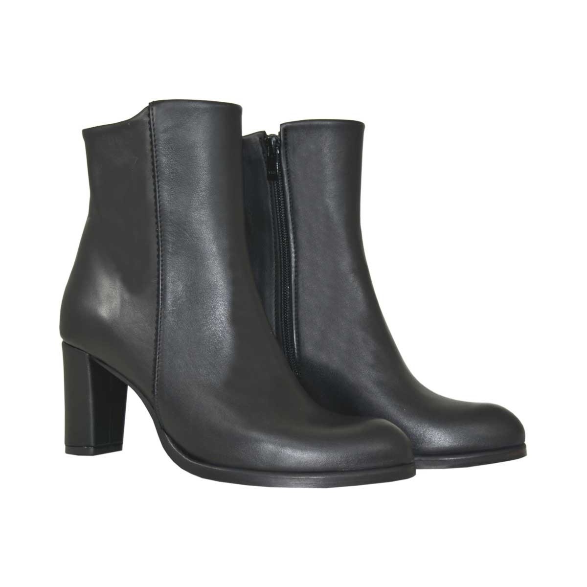 Lou booties Gigi